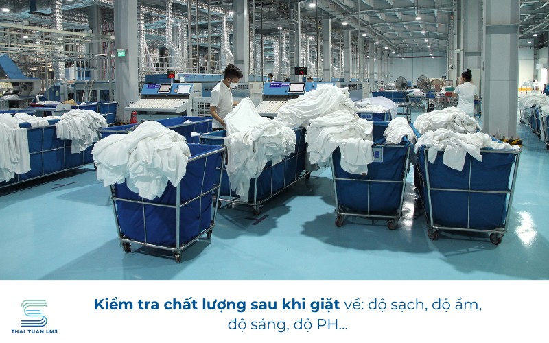 Kiểm tra chất lượng hàng vải sau giặt 