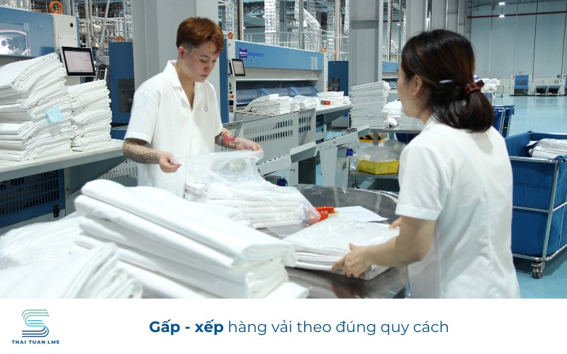 Gấp hàng vải đúng theo quy cách
