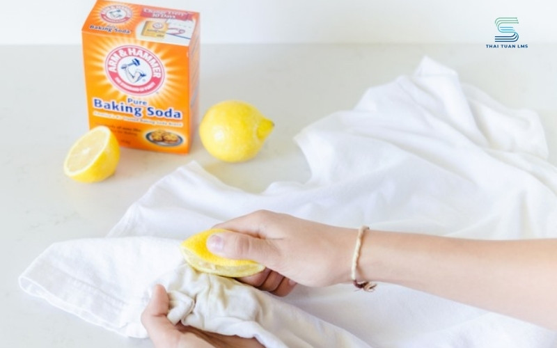 Dùng baking soda tẩy vết ố vàng 