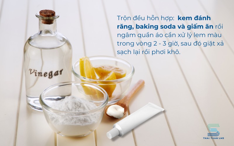 Xử lý áo trắng bị lem màu bằng kem đánh răng 